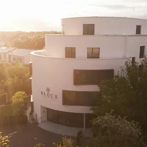 Hotel Block & Living